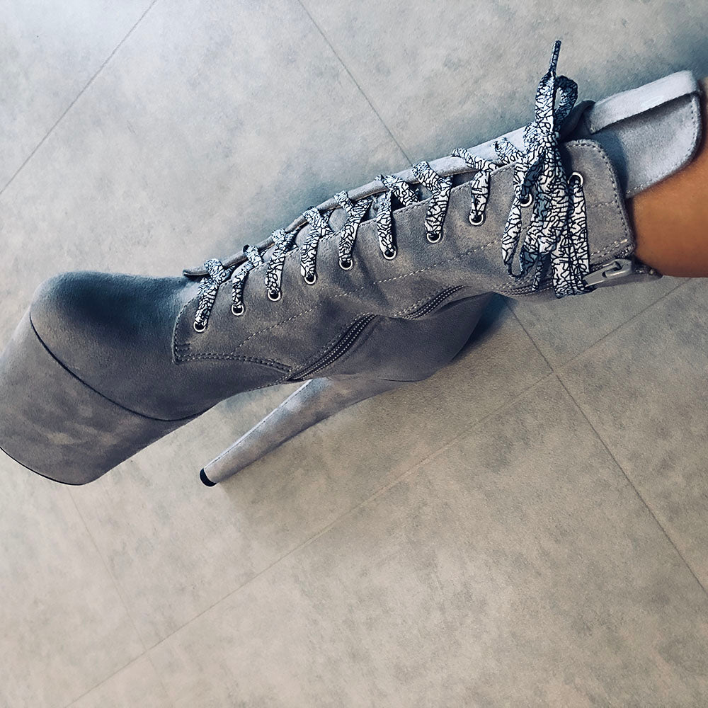 Laces - Elephant Print White