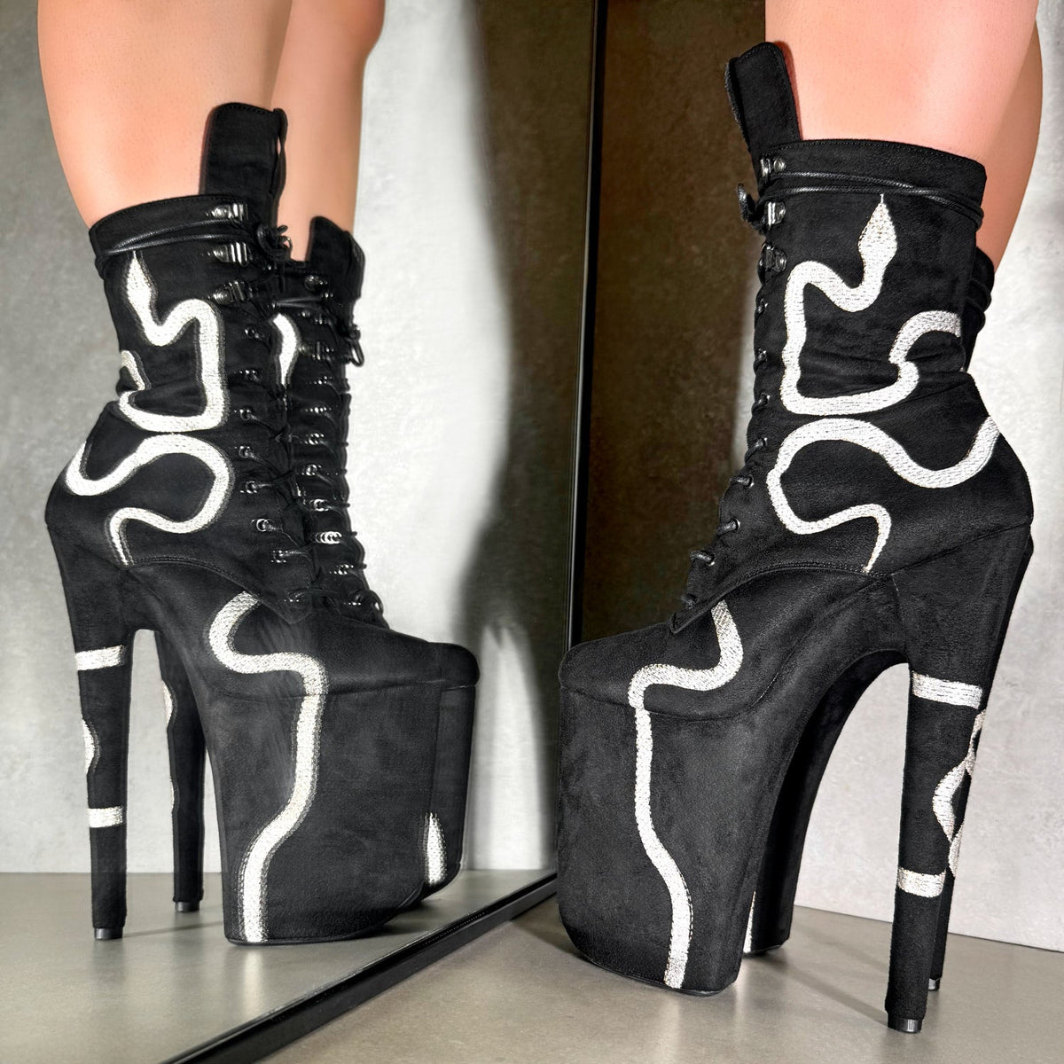Snake In My Boot - BLACK - 9 INCH