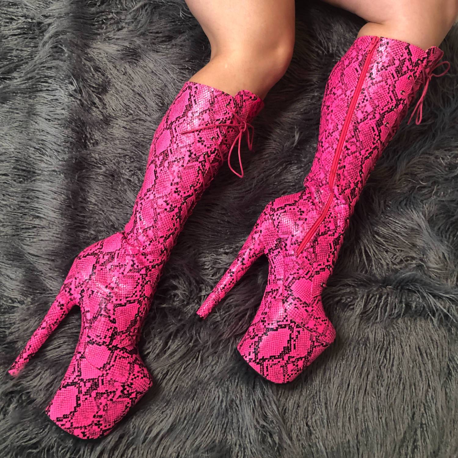 Featherboa Boot - 8 INCH